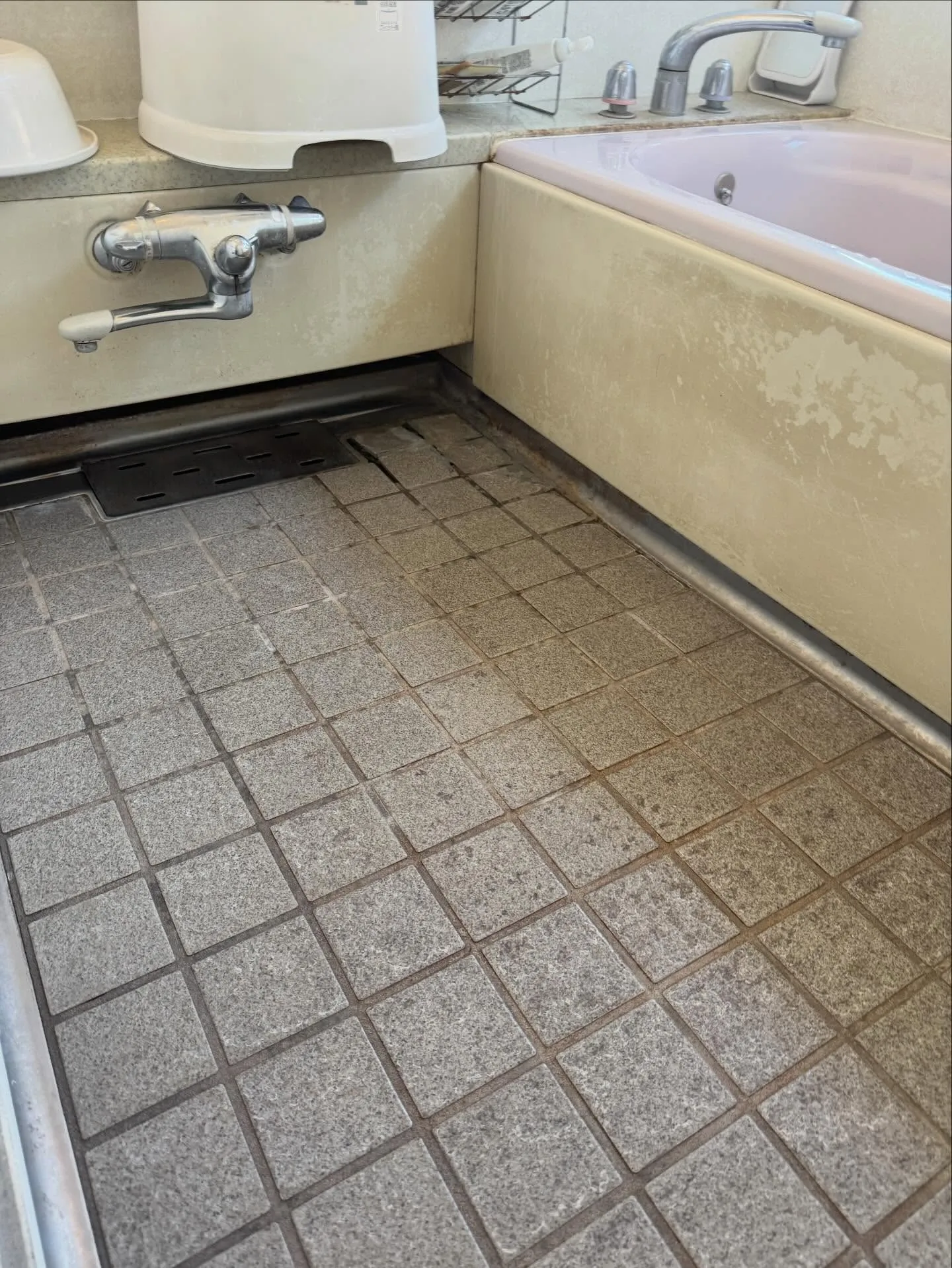 最近、浴室のリフォームの一環として浴室シート張りを行いました...